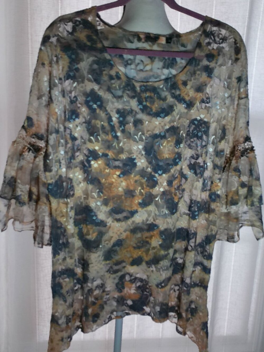 ORIGAMI Elbow Ruffle Sleeve Scoop Neck Tan Lace w/Navy, Gold & Silver Blouse M